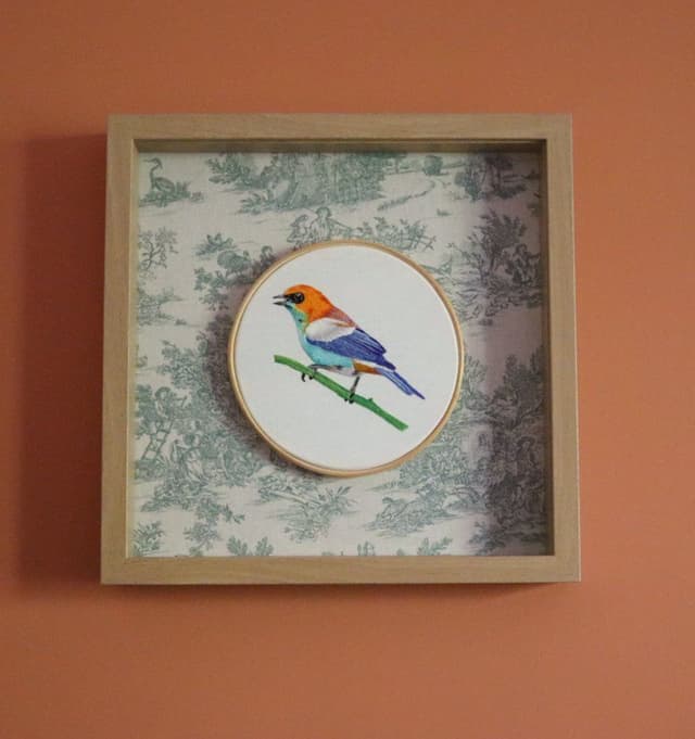 Le Tangara précieux, broderie peinture à l'aiguille
