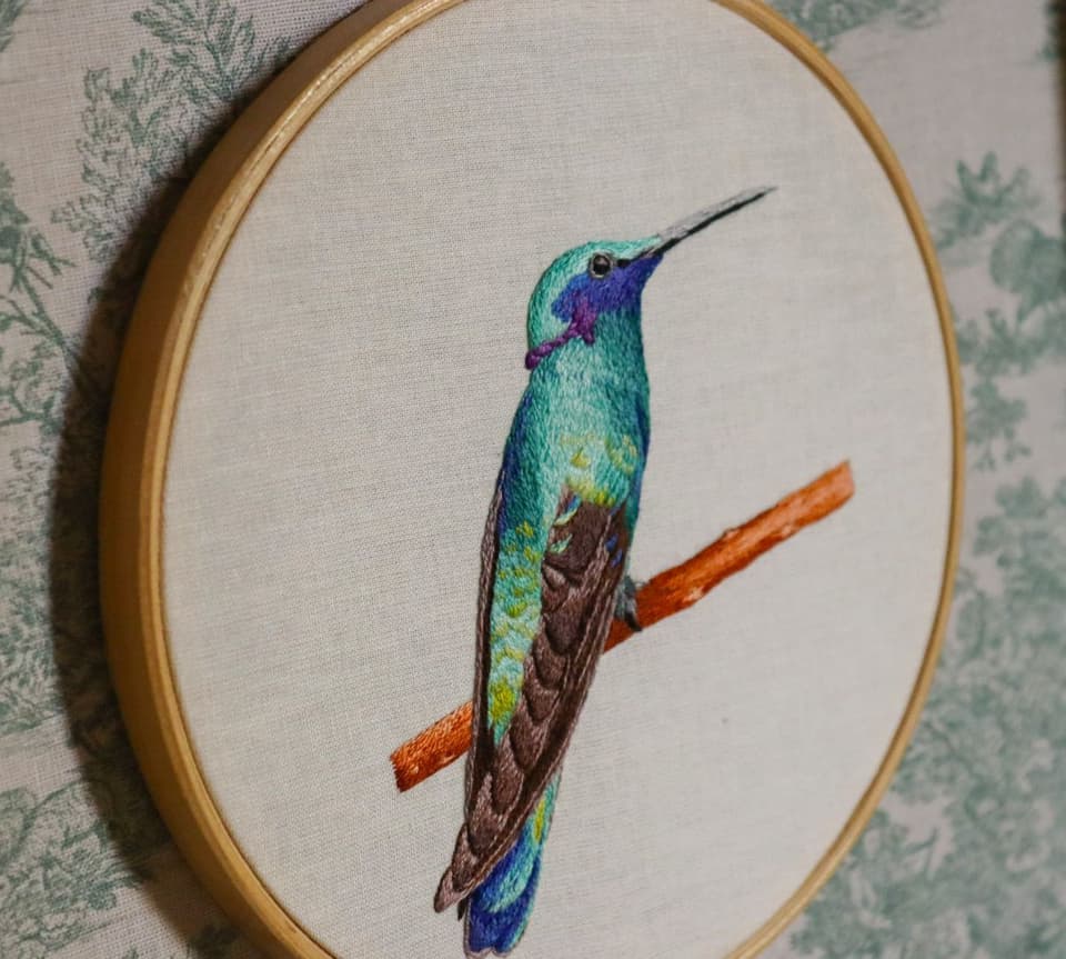 Le Colibri à gorge violette, broderie peinture à l'aiguille