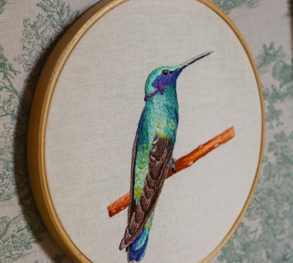 Le Colibri à gorge violette, broderie peinture à l'aiguille